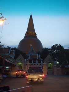templo en Nakhon Pathom